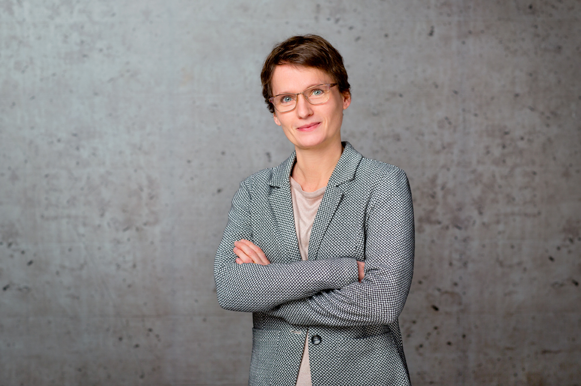 Dr. Annette Deynet-Vucenovic